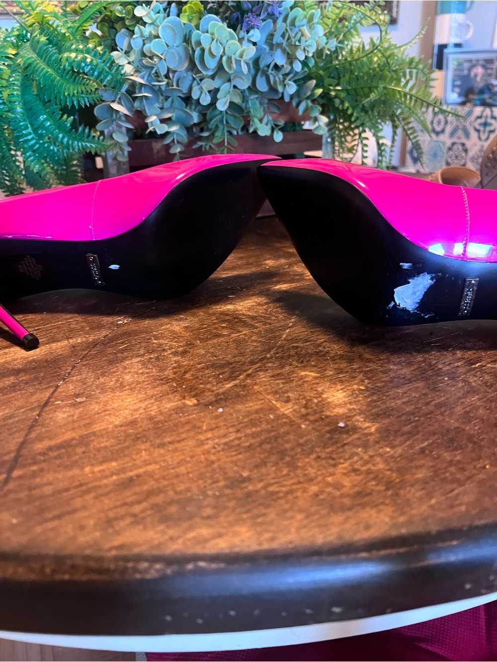 GUESS Women's Hot Pink Patent Pointed-Toe Heels - Picture 4 of 9
